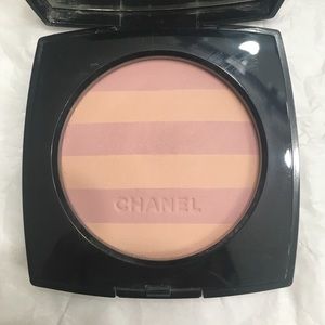 Chanel healthy glow highlighting powder